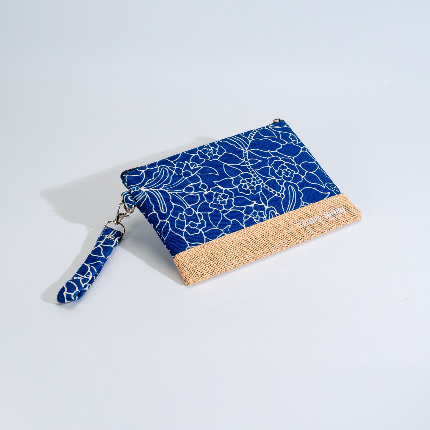 Pouch With Zip 001