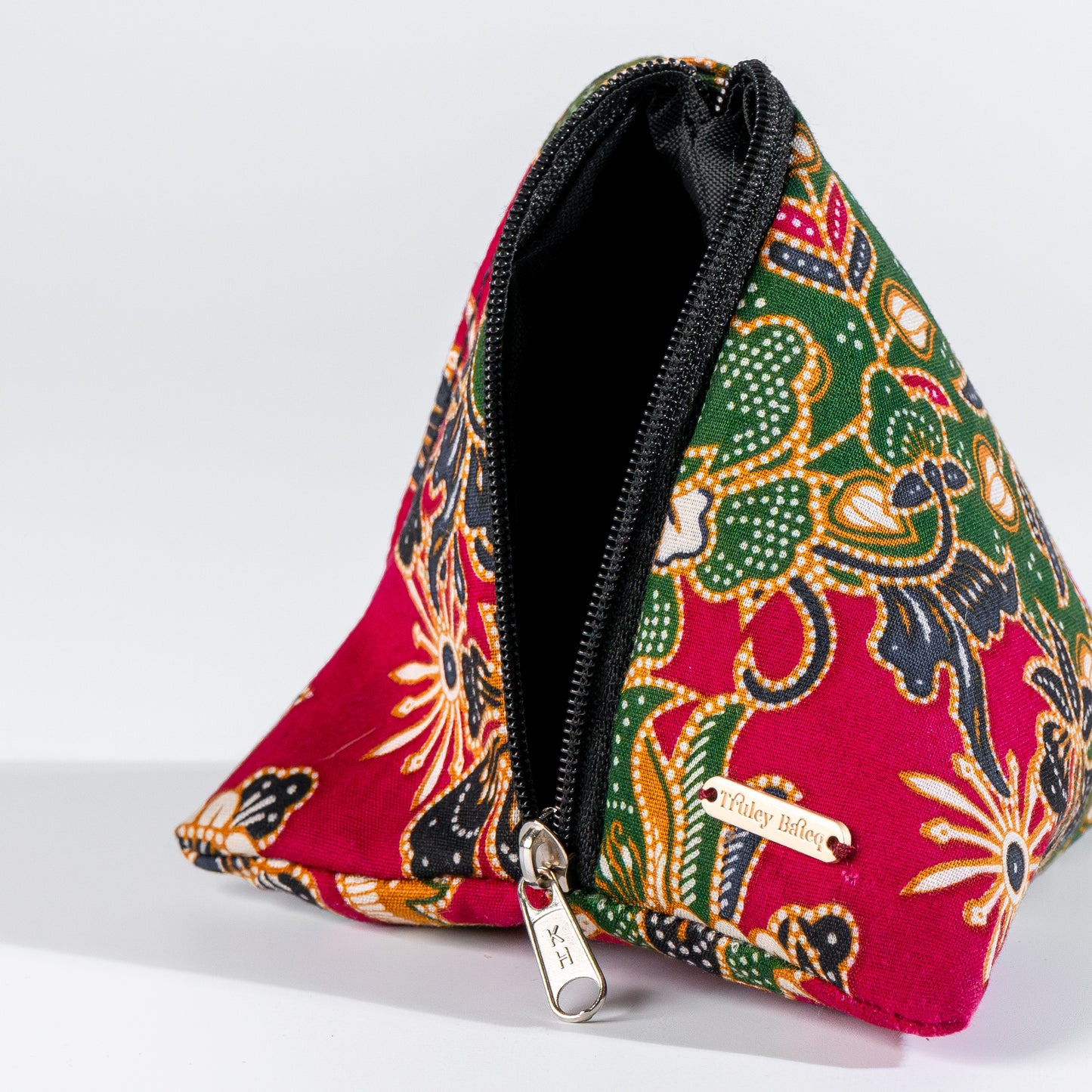Pyramid Pouch 001