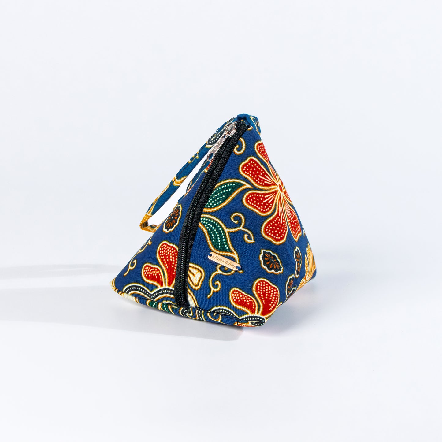 Pyramid Pouch 001