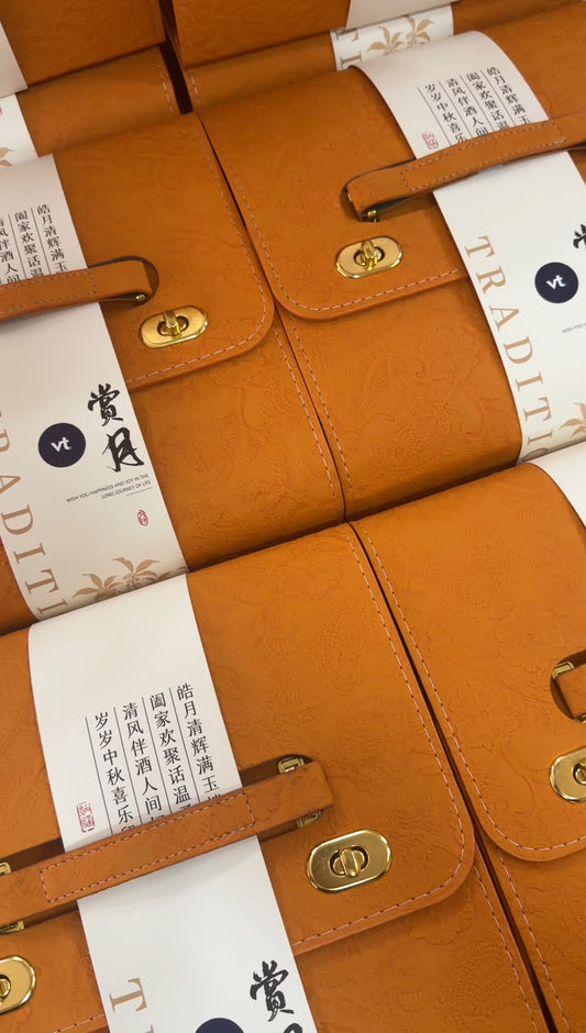 A Thoughtful Mooncake Gift Box for Mid-Autumn Celebration