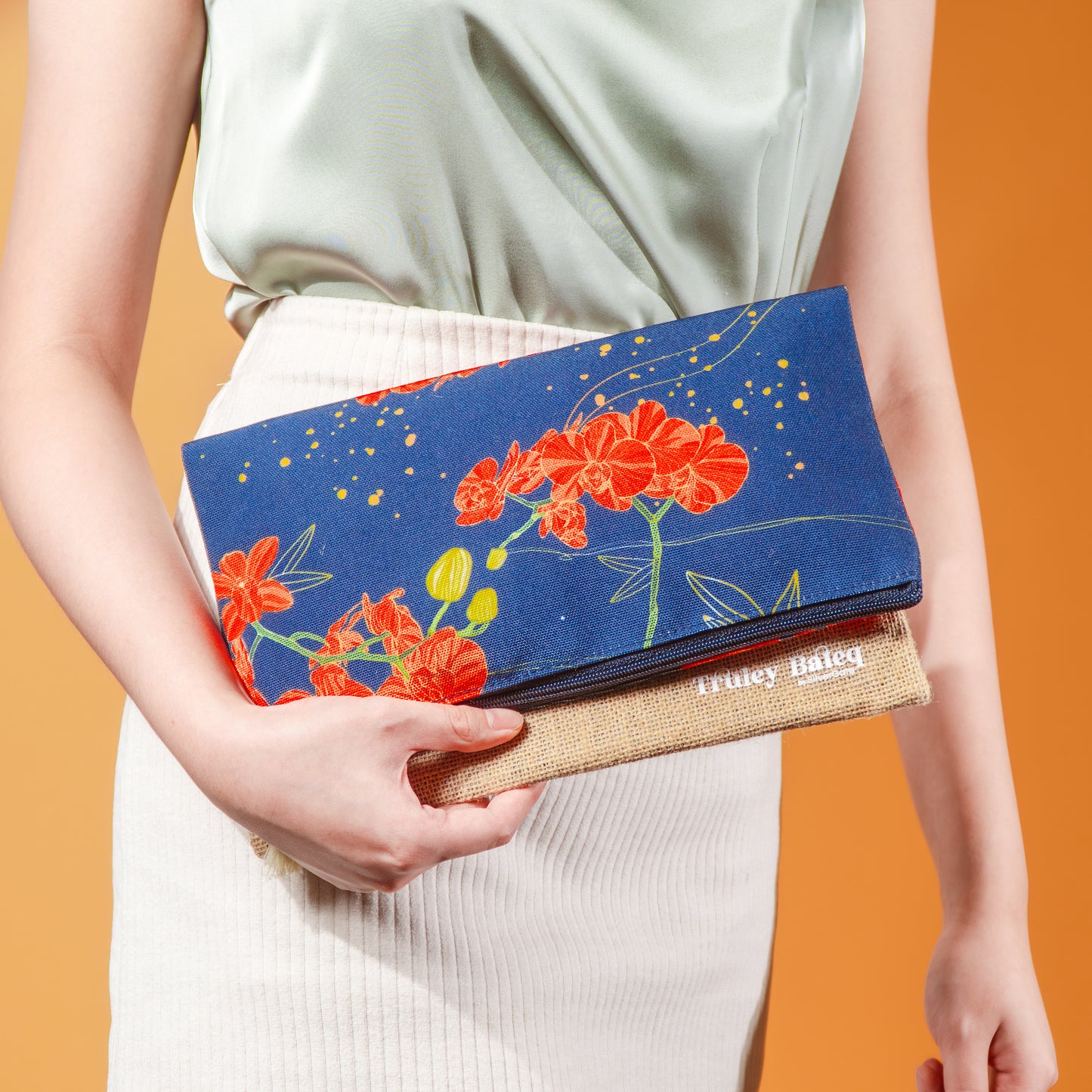 Foldable Pouch With Zip